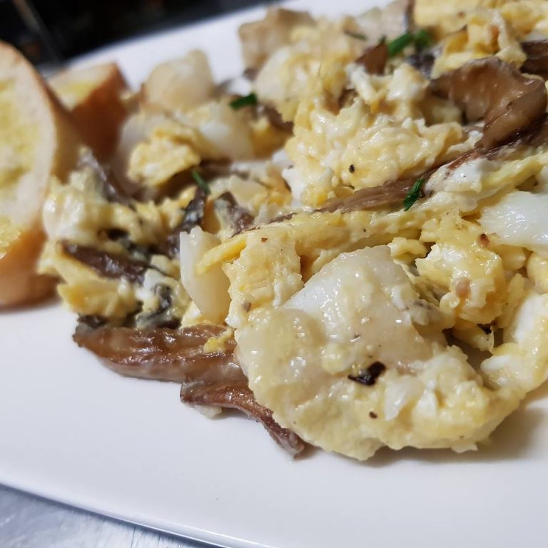 Revuelto de bacalao y setas